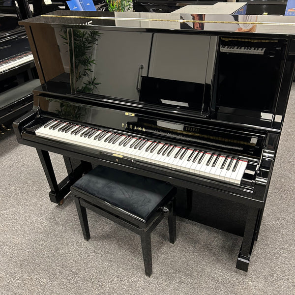 Second Hand Yamaha U5 Upright Piano; Polished Ebony: Serial No: 6042133