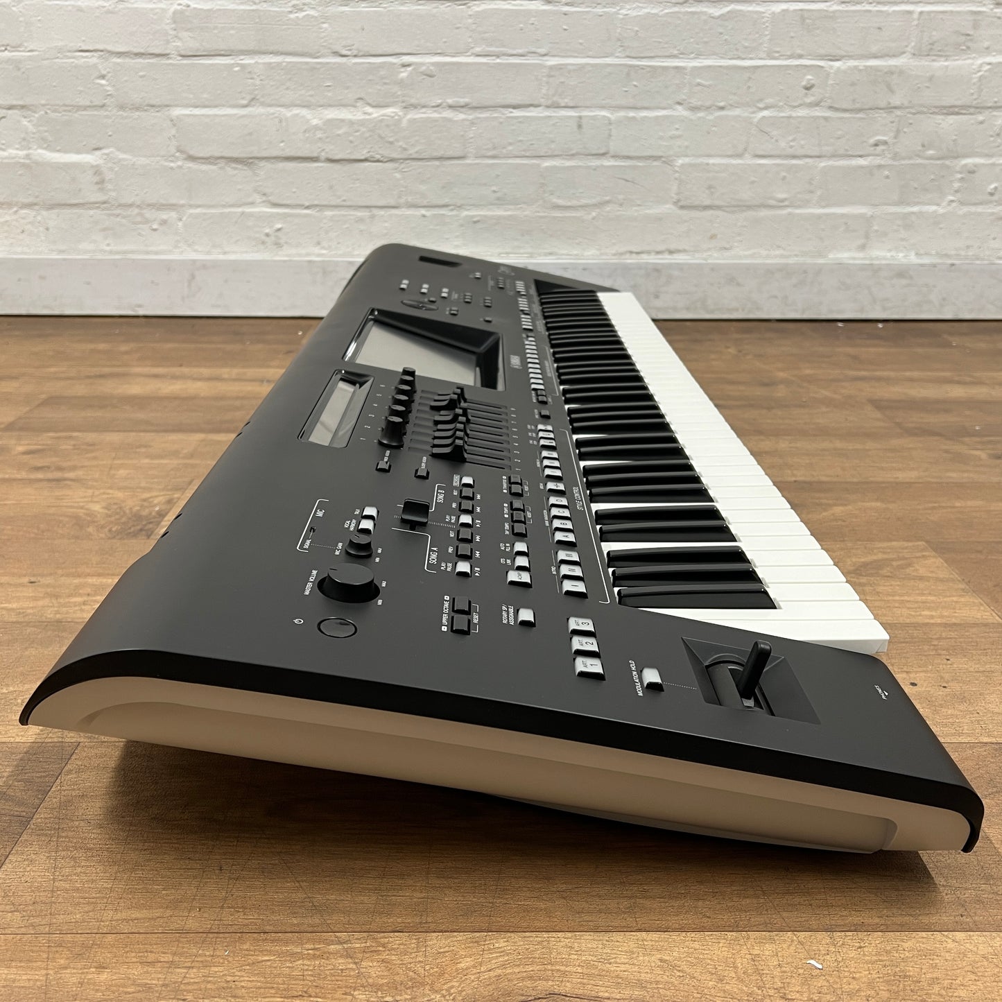 Yamaha Genos 1 Arranger Keyboard: Serial No: BEZP01035 | Second Hand