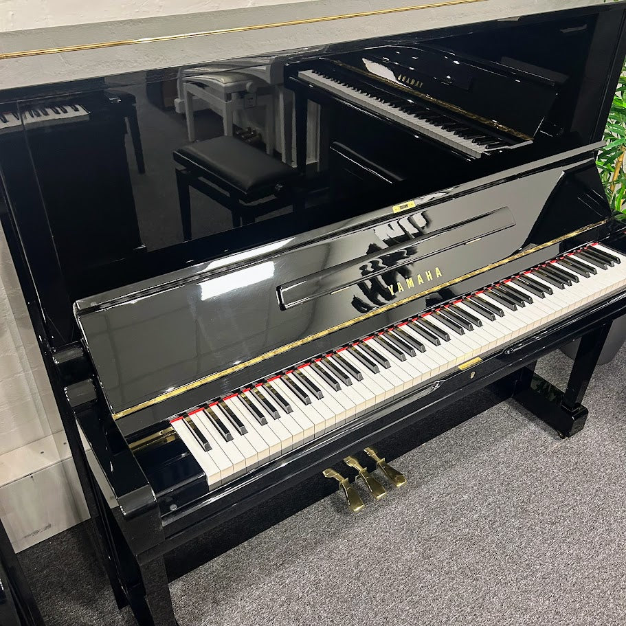 Yamaha U3 Upright Piano In Polished Ebony: Serial No: M3442523 | Second Hand