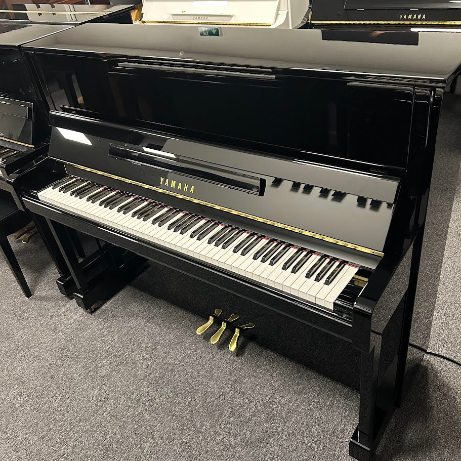 Yamaha B3 Upright Piano; Polished Ebony: Serial No: J28206322 | Second Hand