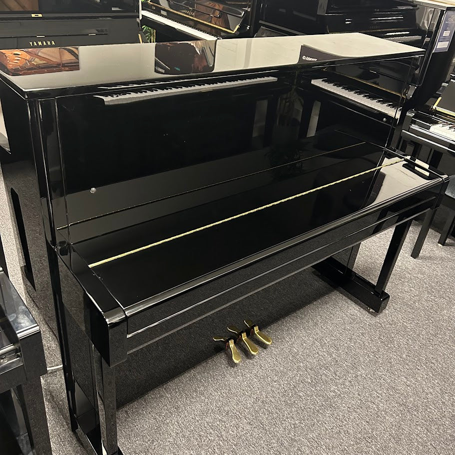 Yamaha B3 Upright Piano; Polished Ebony: Serial No: J28206322 | Second Hand