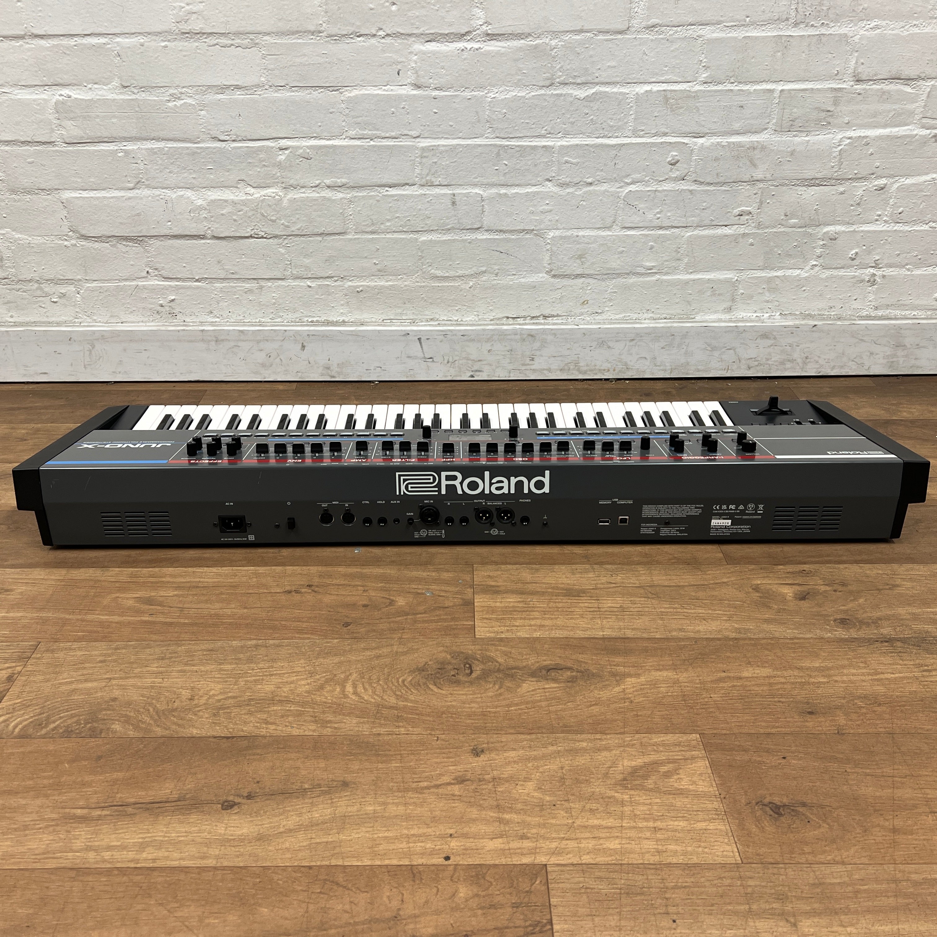 Dualing Junos with the Roland Juno 106s – Jim Atwood in Japan