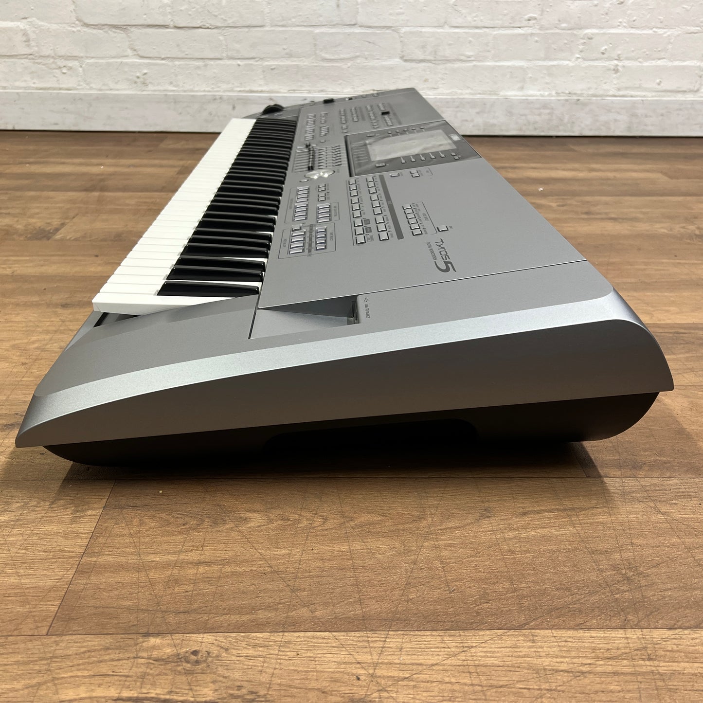 Yamaha Tyros 5 76 Keyboard With Speaker System; Serial No: BAVY01005 | Second Hand