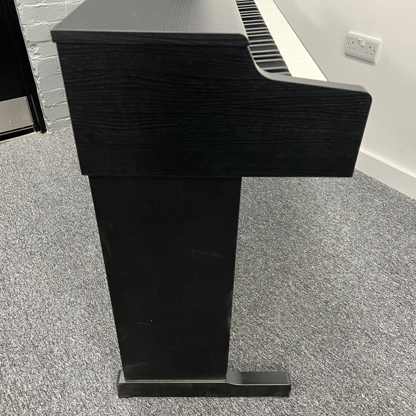 Yamaha YDP164B Digital Piano Digital Piano, Black; Serial No: BCZH01153 | Second Hand