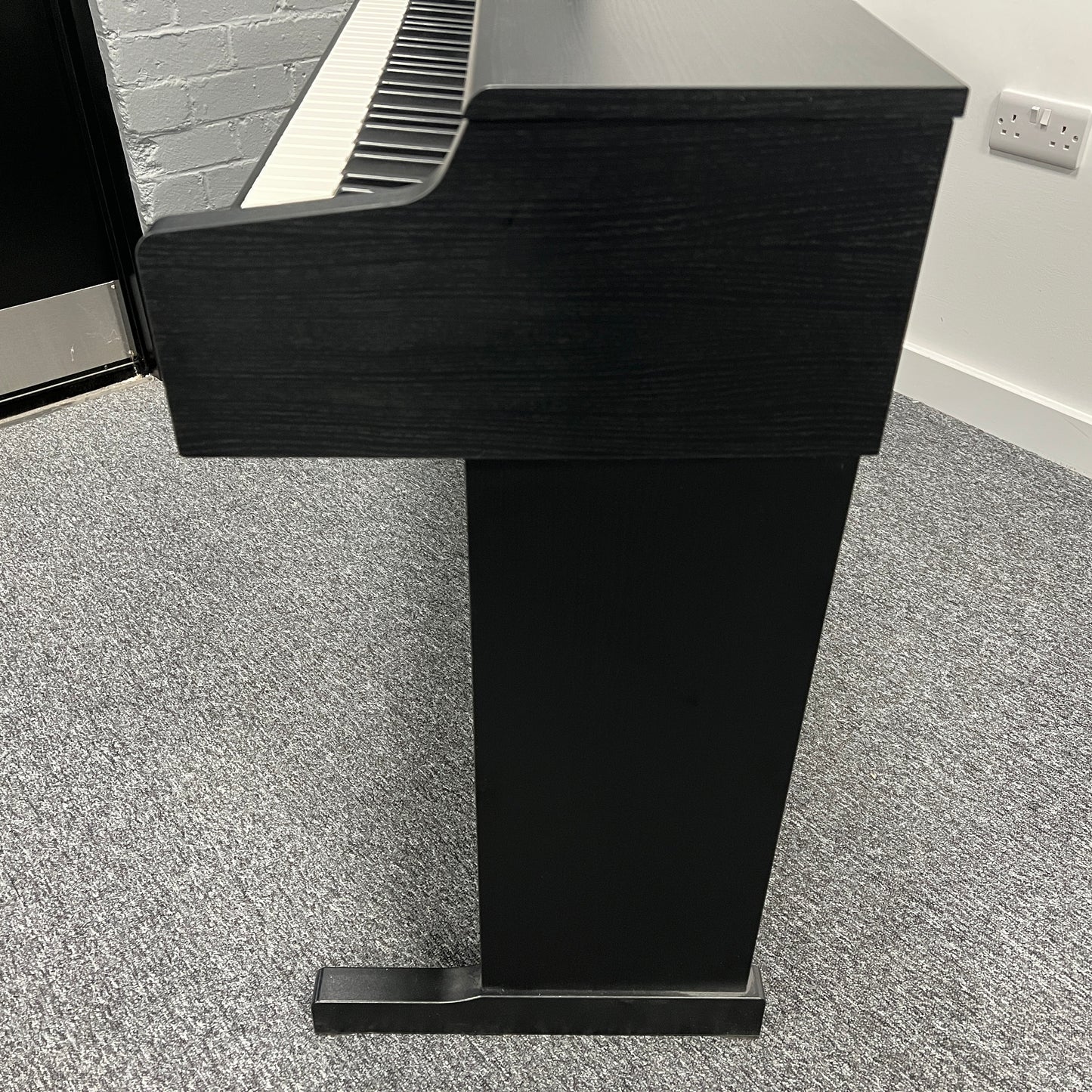 Yamaha YDP164B Digital Piano Digital Piano, Black; Serial No: BCZH01153 | Second Hand