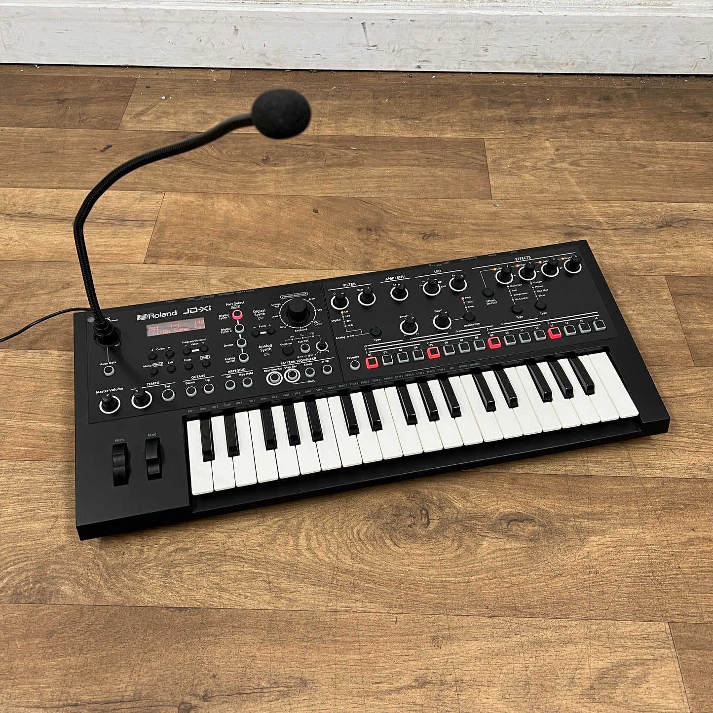 Roland JD-Xi Interactive Crossover Synthesizer (Missing Gooseneck Mic): Serial No: C1L3192 | Second Hand