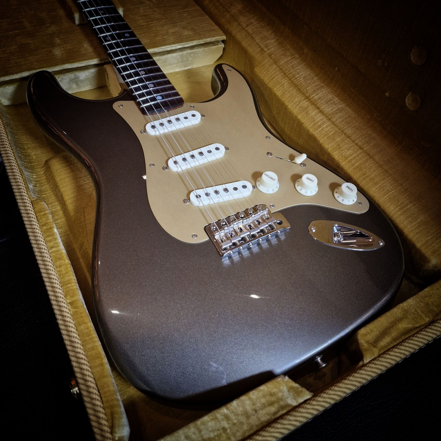 Fender Custom Shop Limited Edition Roasted Stratocaster Special NOS Electric Guitar May 2024; Aged Pewter : Serial Number: CZ579855 | Second Hand