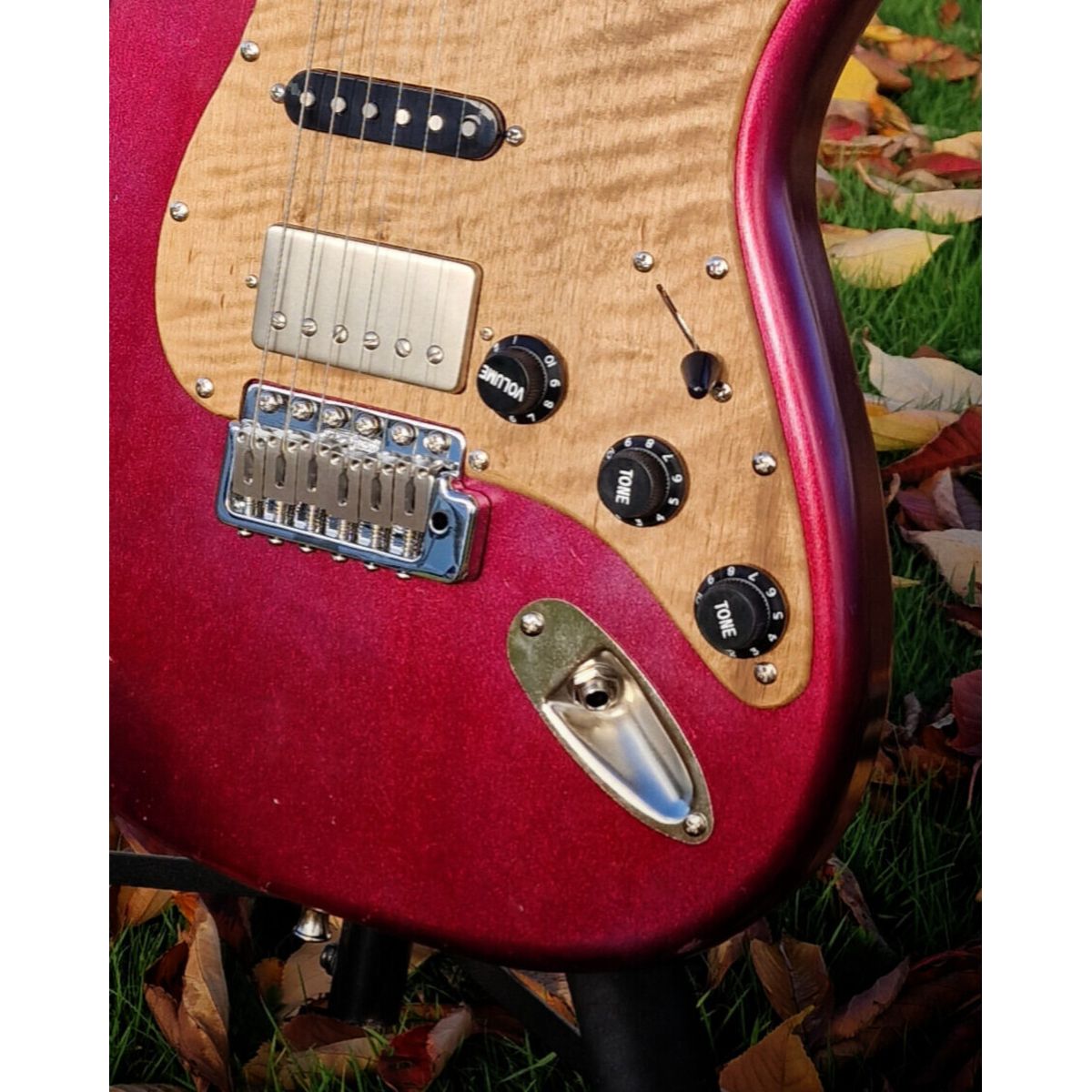 Moore Guitars Samuel; Pink Wood #011