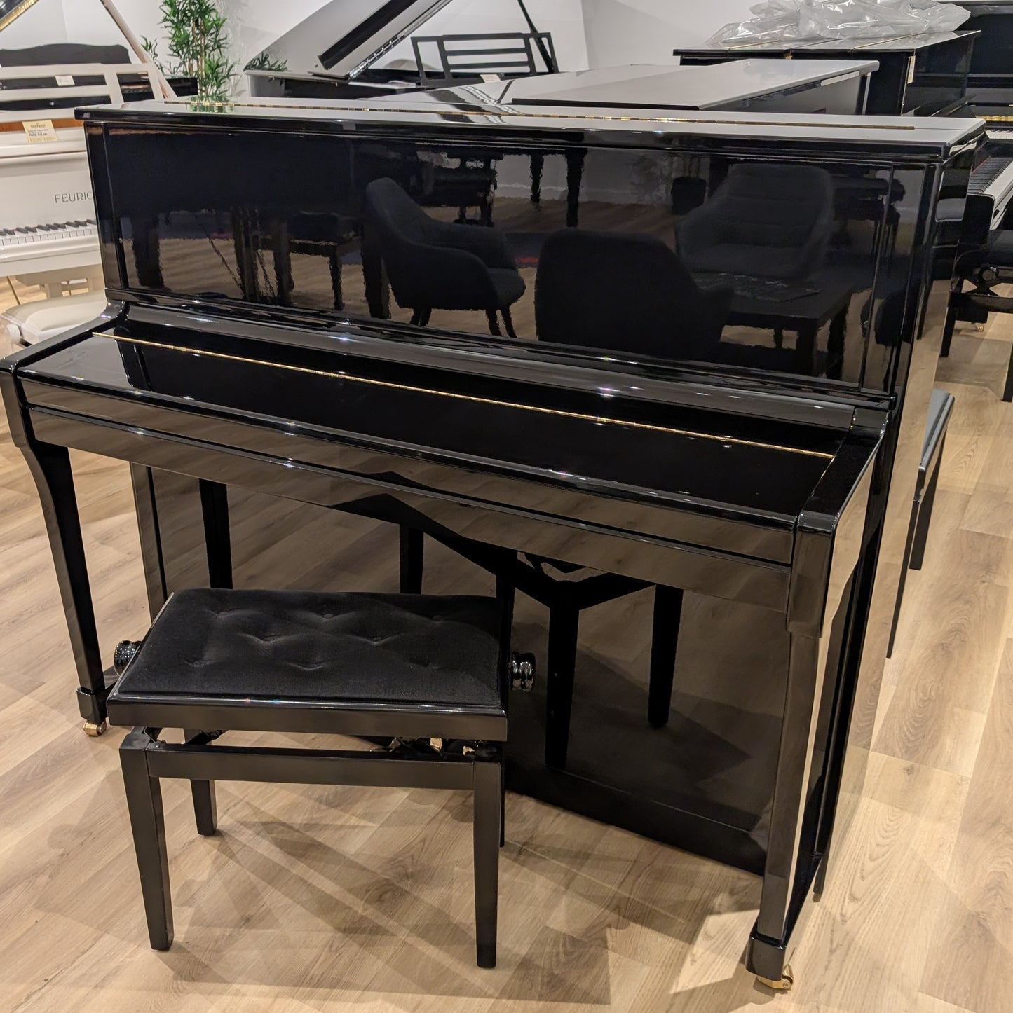 Second Hand Schimmel 122SE Upright Piano in Polished Ebony; SN: 346468