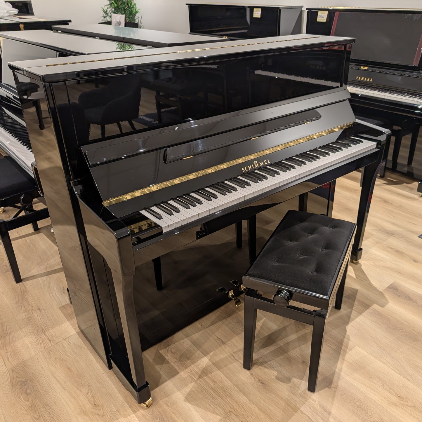 Second Hand Schimmel 122SE Upright Piano in Polished Ebony; SN: 346468