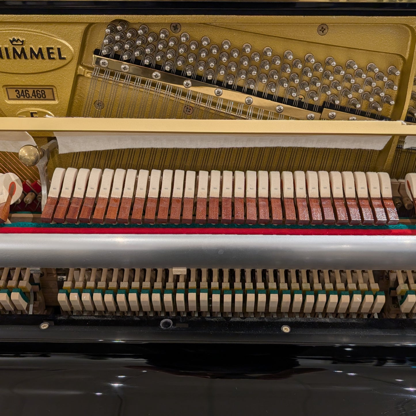 Second Hand Schimmel 122SE Upright Piano in Polished Ebony; SN: 346468