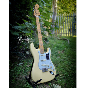 Fender Vintera II 70's Stratocaster Maple Vintage White Guitar