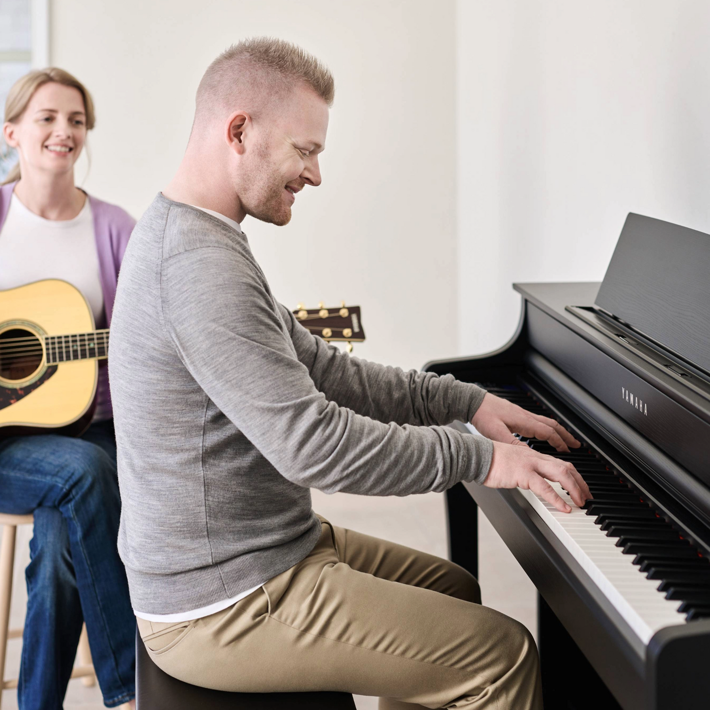 Yamaha CLP845R Rosewood Digital Piano Value Package