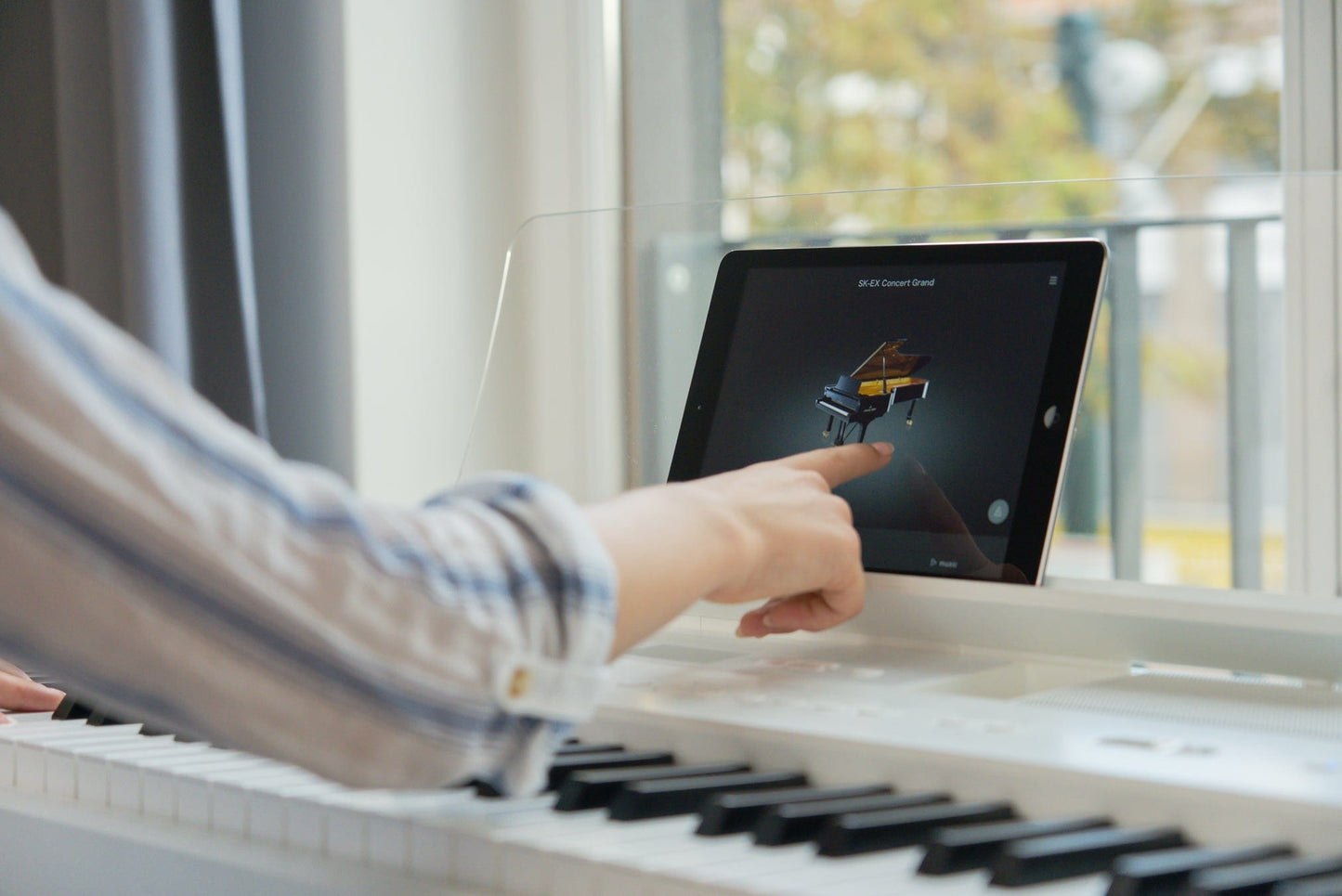 Kawai ES520 Digital Piano; White Elite Package
