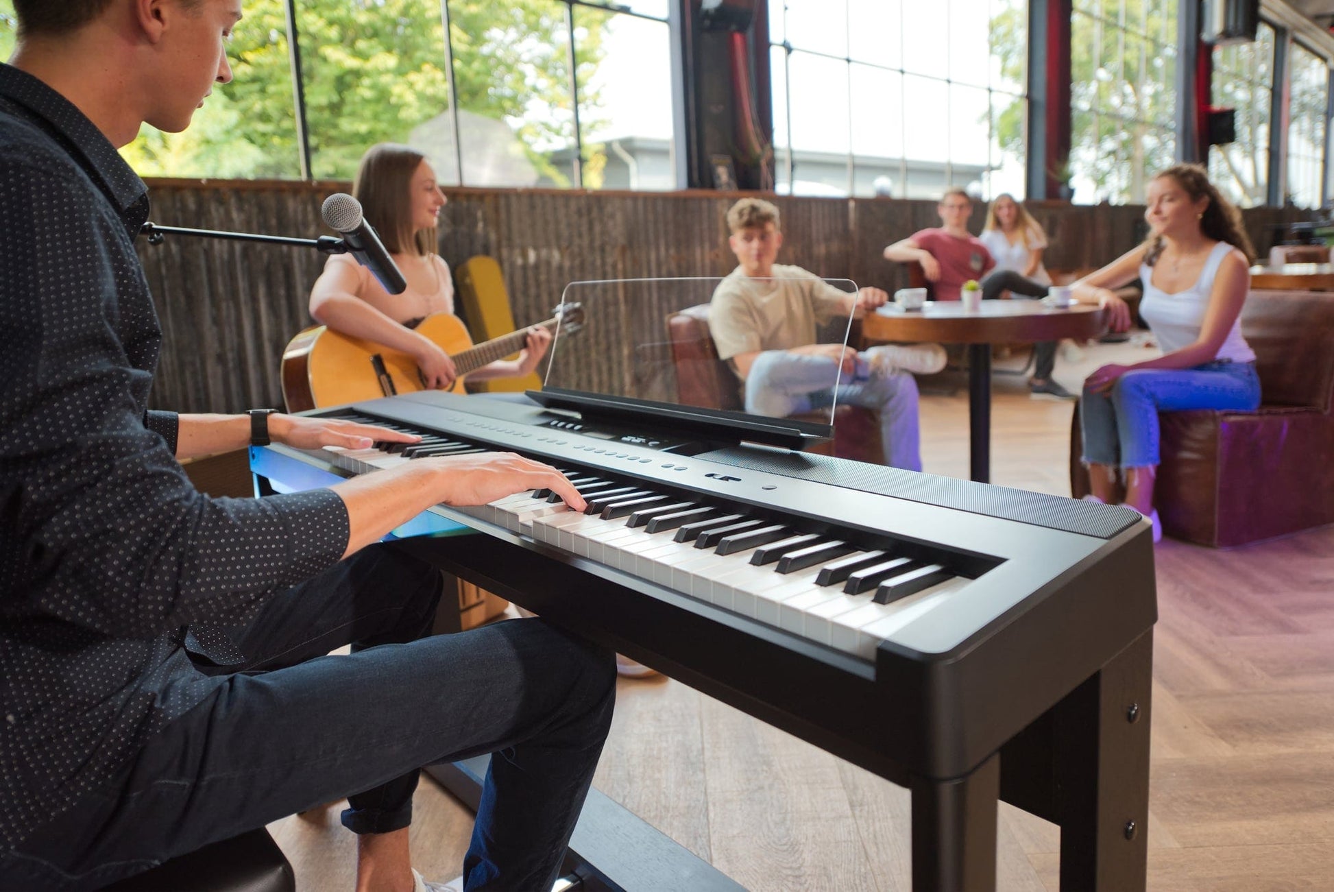 Kawai ES520 Digital Piano; Black With FREE Wooden Stand