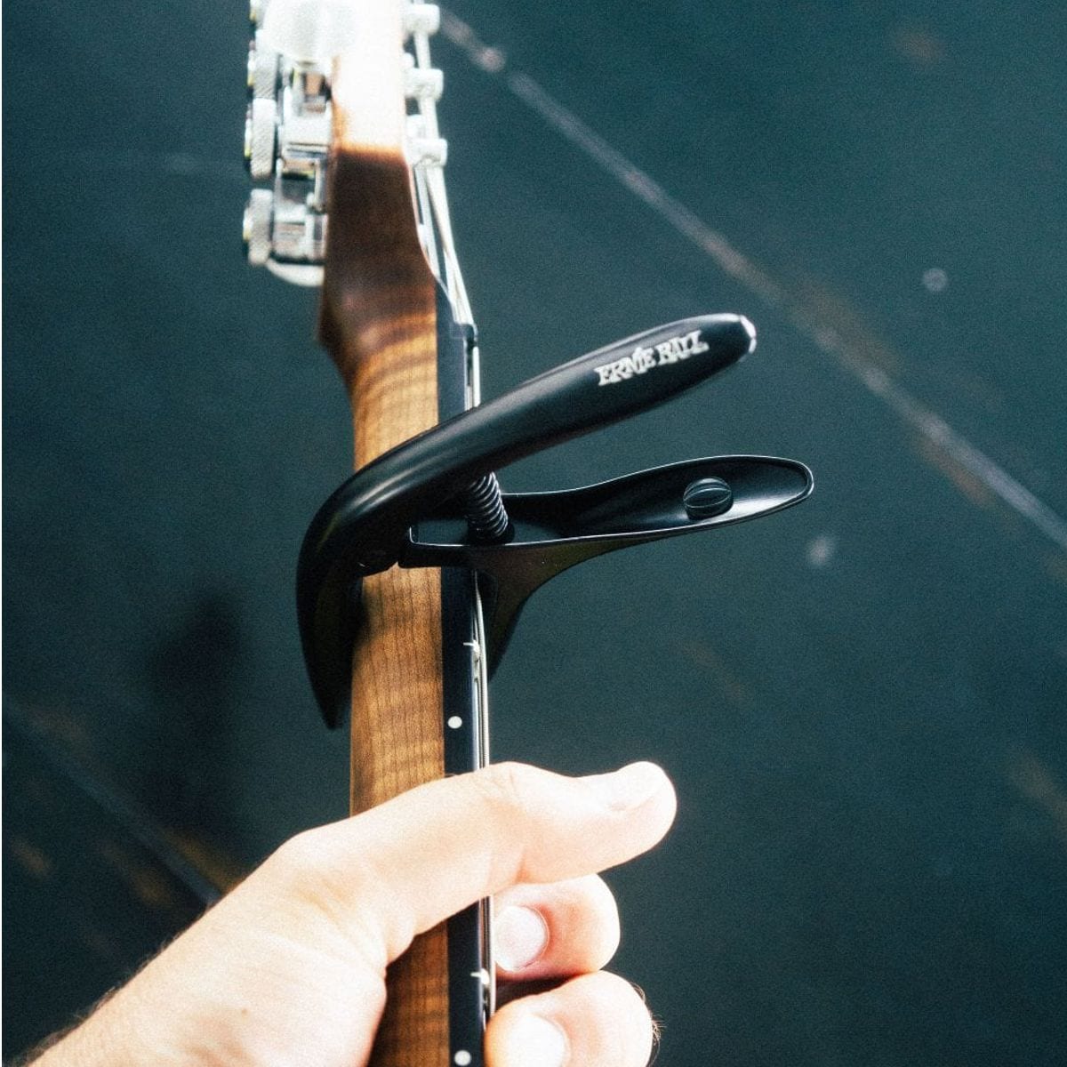 Ernie Ball Axis Capo Black