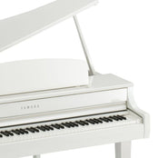Yamaha CLP765GP Polished White Concert Package