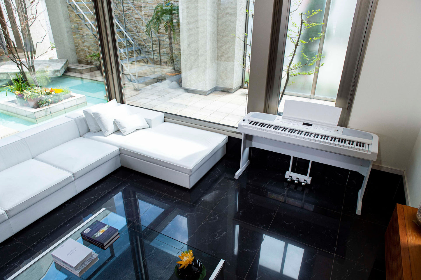 Yamaha DGX670 Digital Piano; White