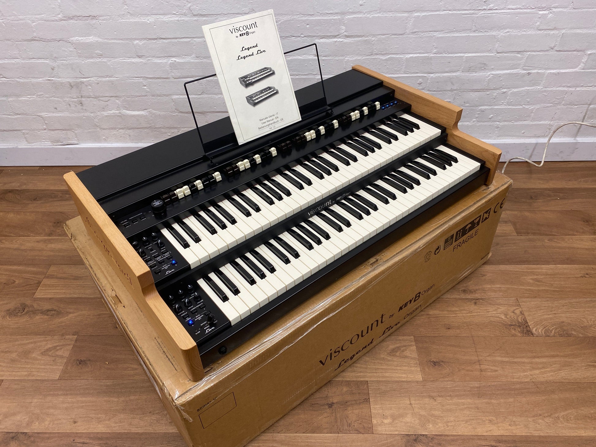 Second Hand Viscount Legend Live Key B Organ Serial No: 8216747