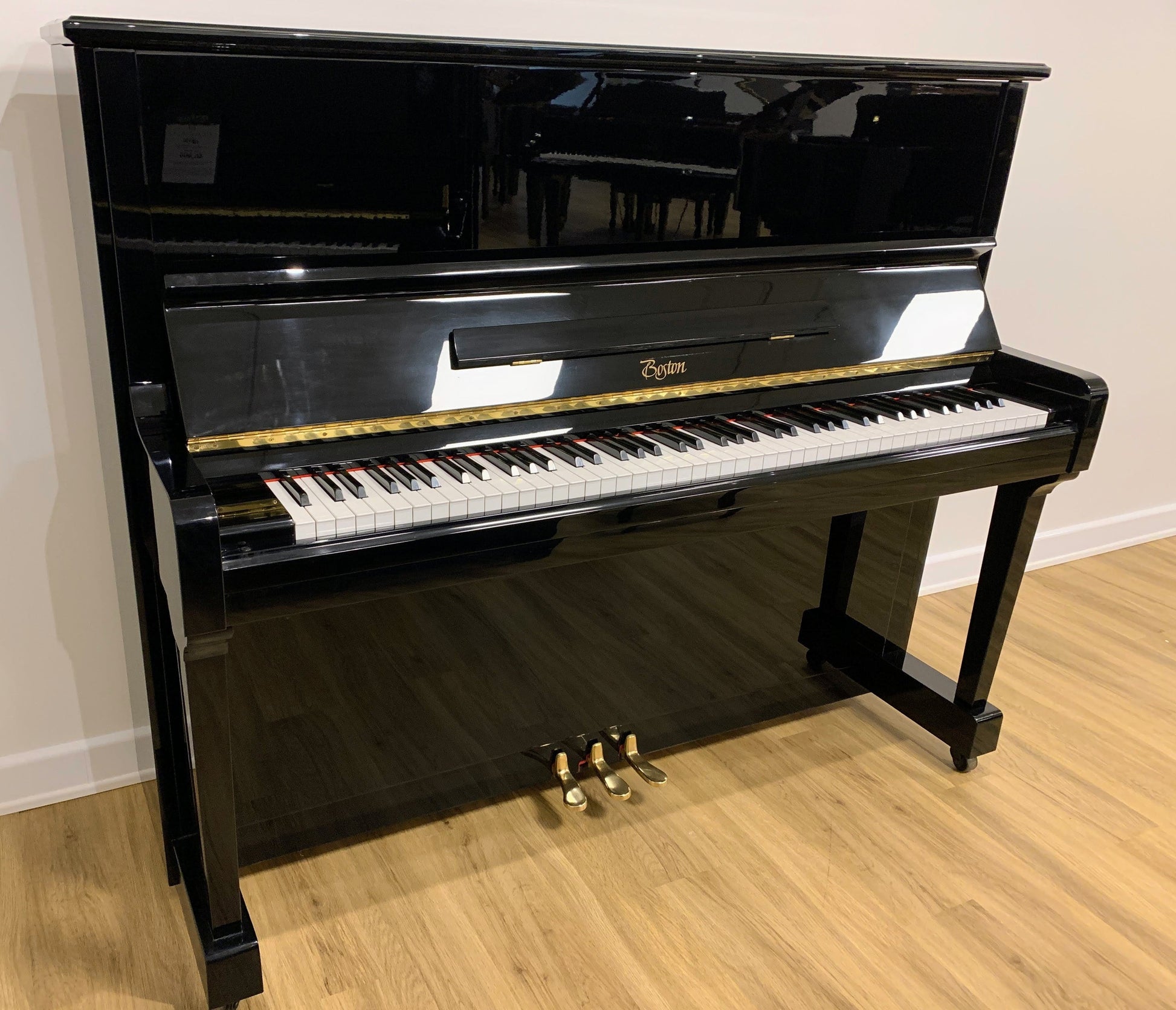 Boston UP-125E Upright Piano; Serial No: 119171