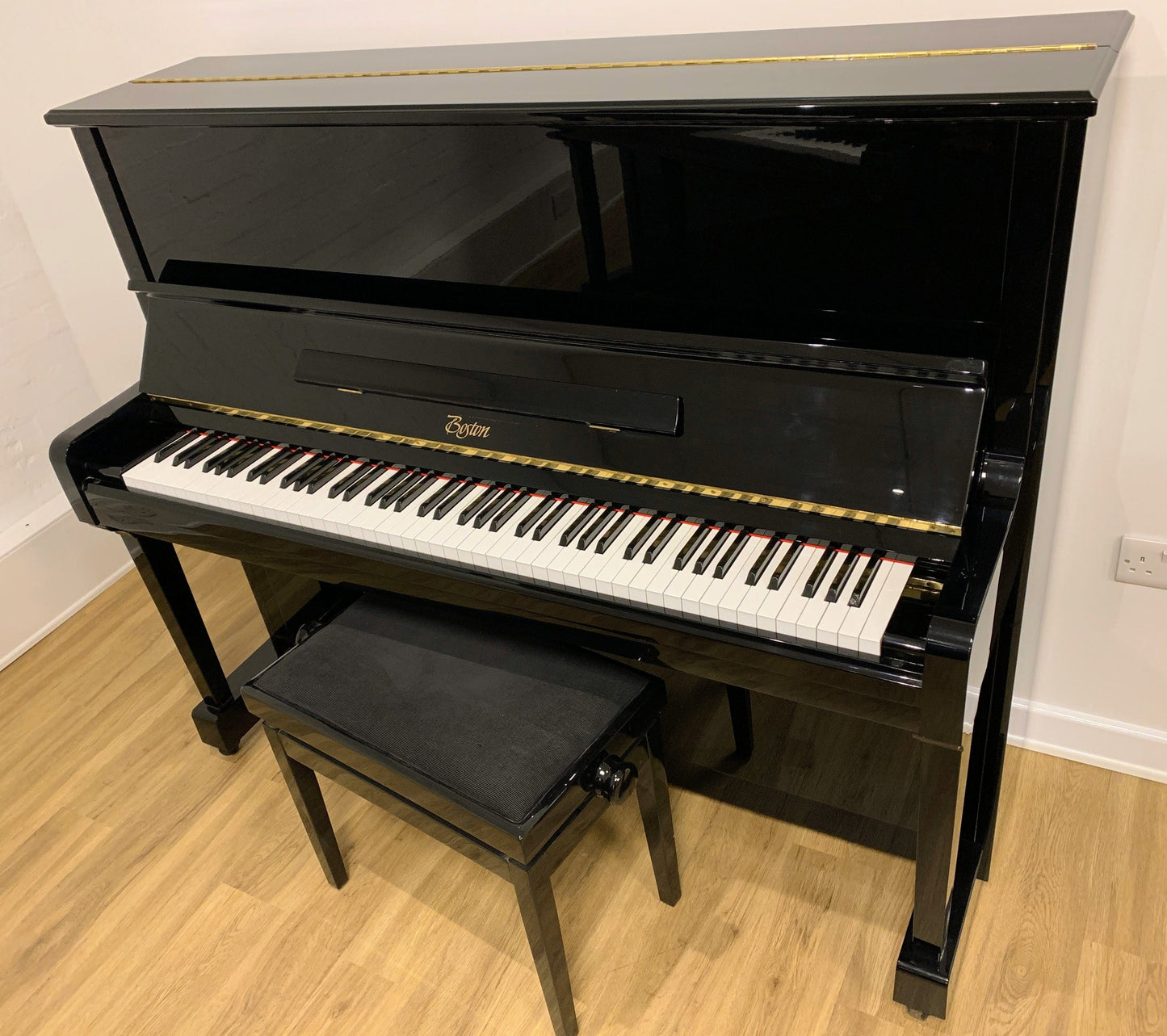 Boston UP-125E Upright Piano; Serial No: 119171