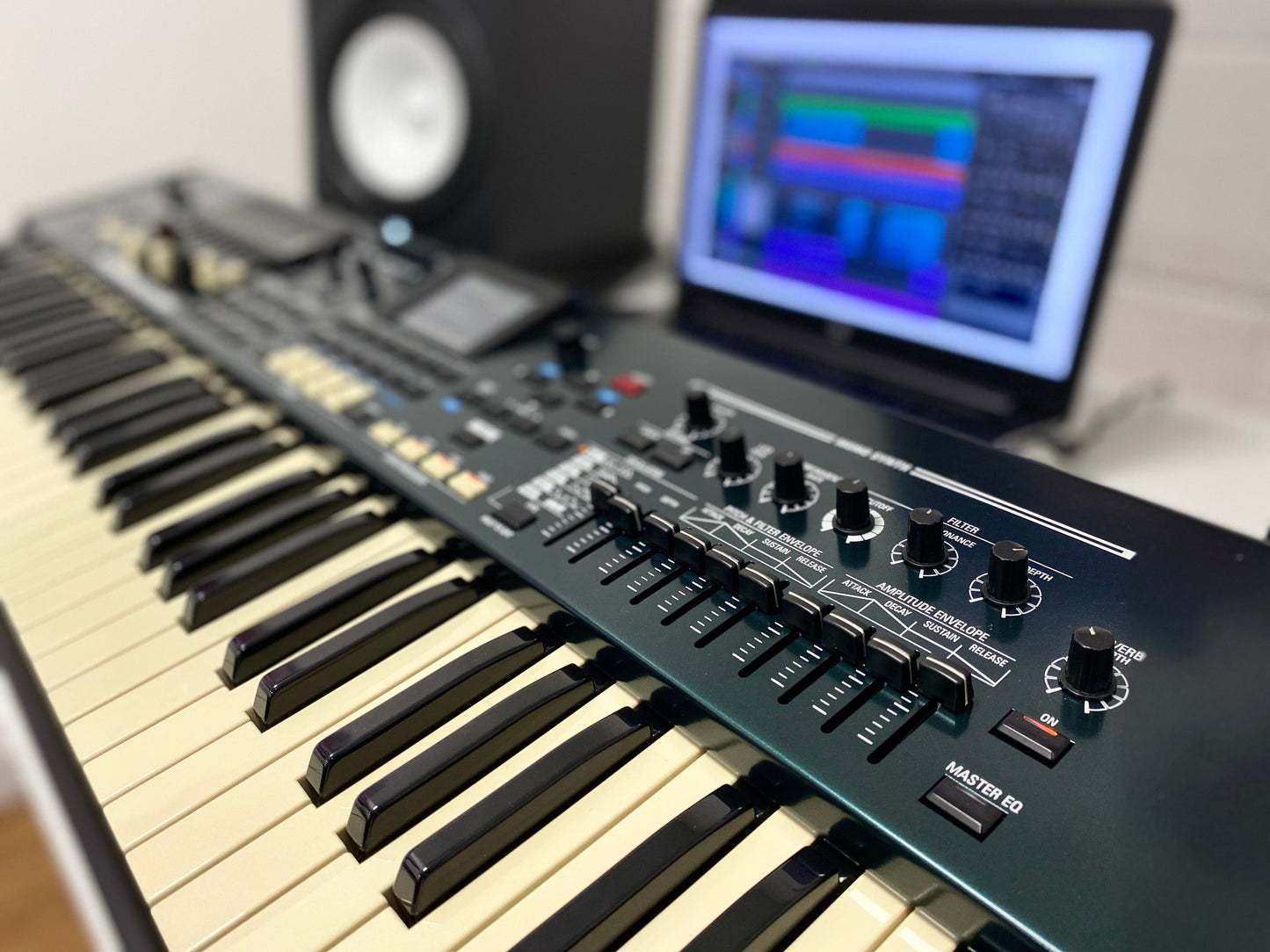 Hammond SK PRO 61 Note Stage Keyboard