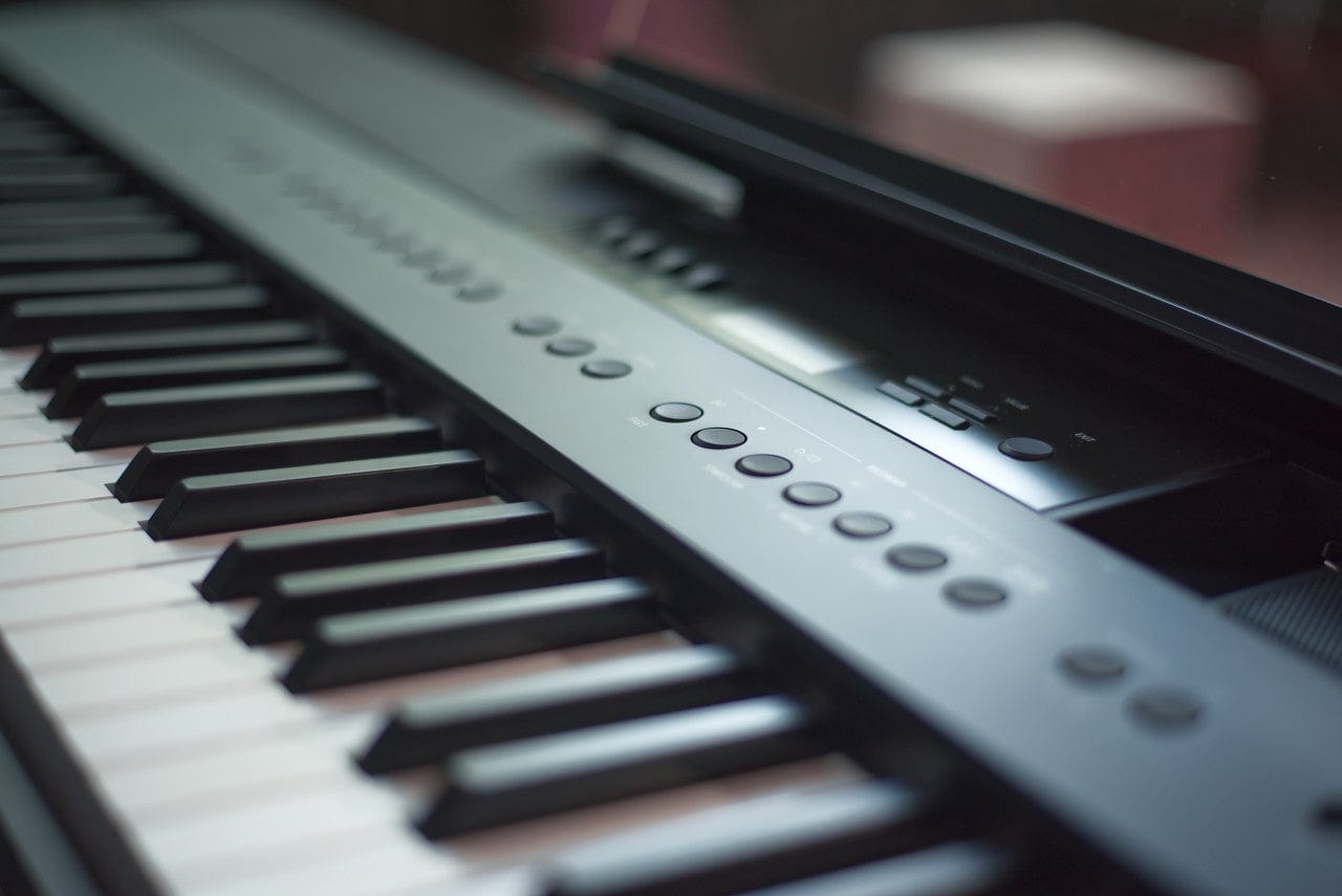 Kawai ES520 Digital Piano; Black With FREE Wooden Stand